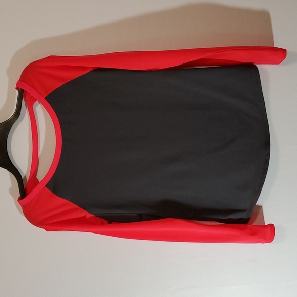 ATHLETIC LONG SLEEVE TOP WITH OPEN BACK & SLEEVES SMALL - Picture 5 of 10